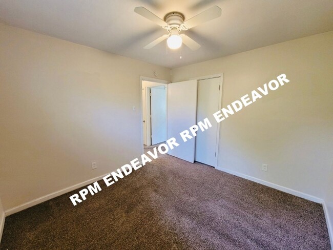 Building Photo - Move in Ready 2bed-1 bath Pet Friendly