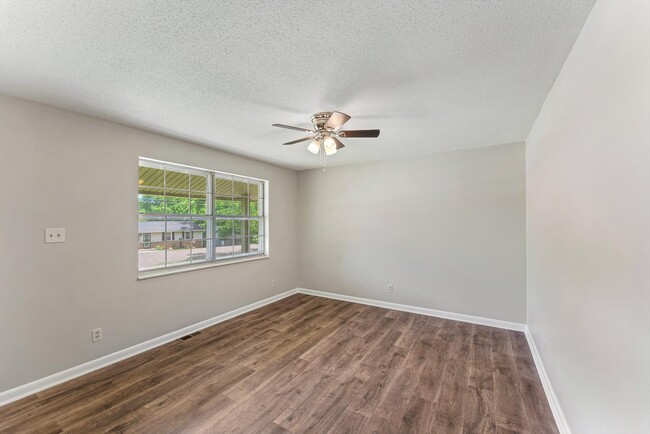 Building Photo - 7308 Meadowbrook Cir