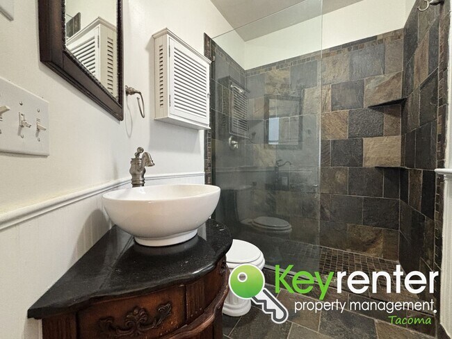 Building Photo - Unique 3-Bedroom Tacoma Home with Fenced Y...