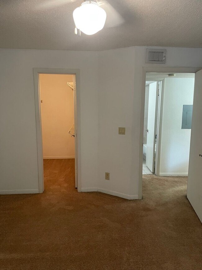 Building Photo - One bedroom condominium