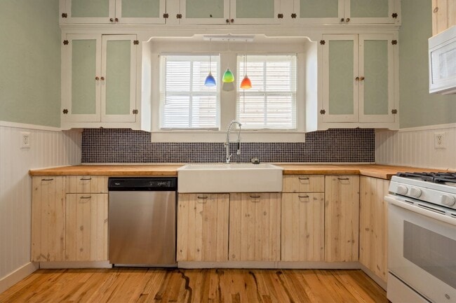 Building Photo - 1710 Avenue O