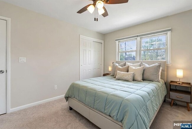 Building Photo - 542 Nagle St