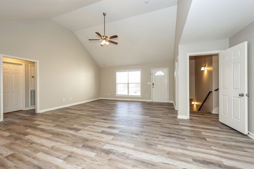 Building Photo - 2920 Bragg Ct