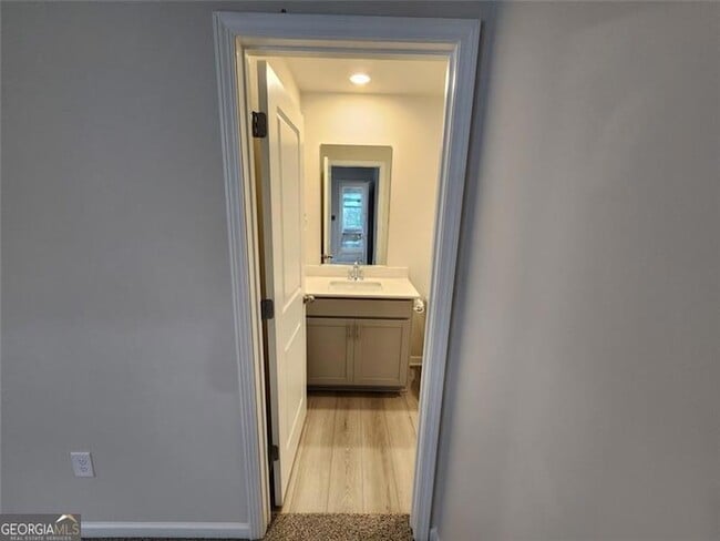 Building Photo - 235 Vly Oak Dr