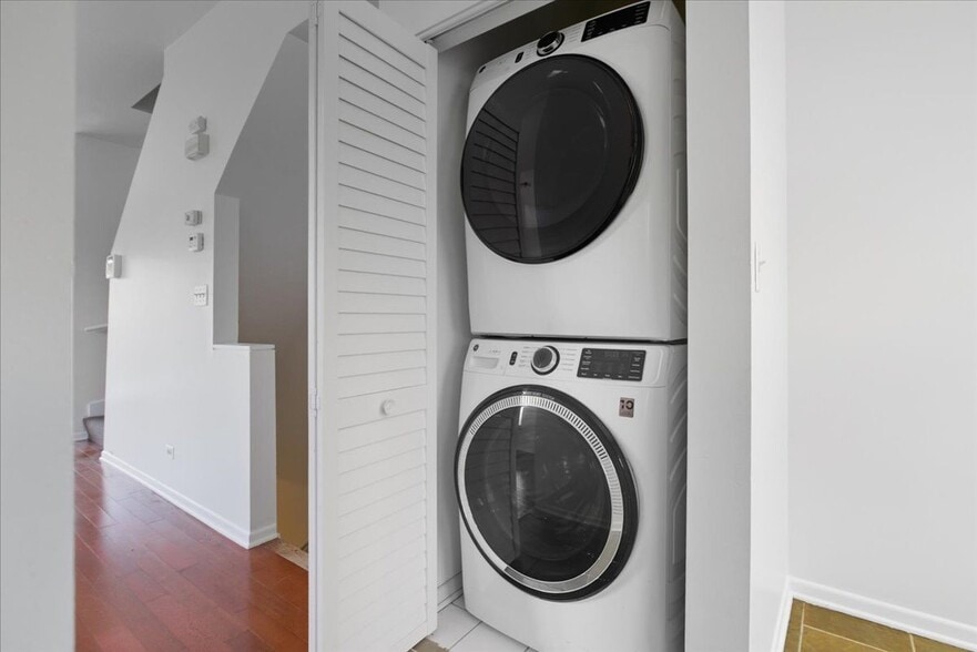 Building Photo - 4530 S Woodlawn Ave