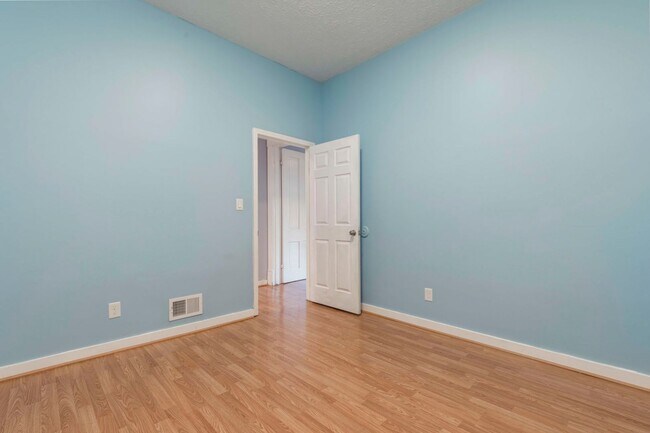 Building Photo - 522 Zane St