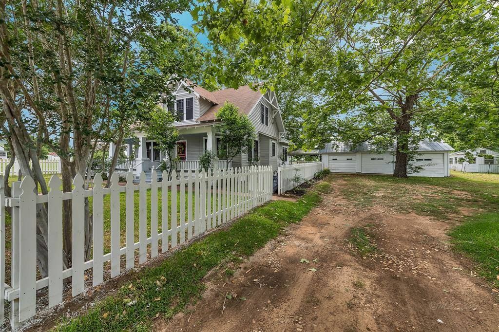 Driveway / Entrance - 10152 FM949