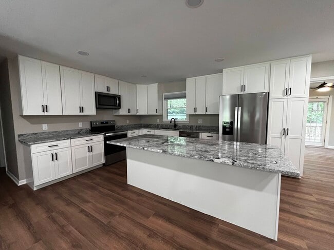 Building Photo - 5620 Blue Spruce Dr
