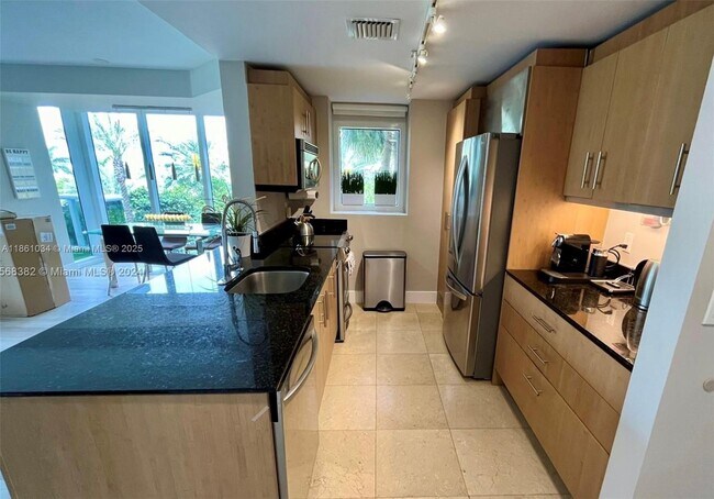 Building Photo - 10275 Collins Ave