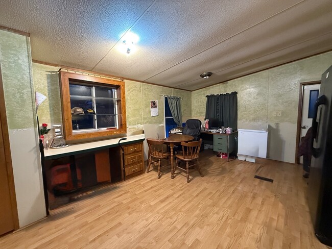 Building Photo - 1522 CR 339