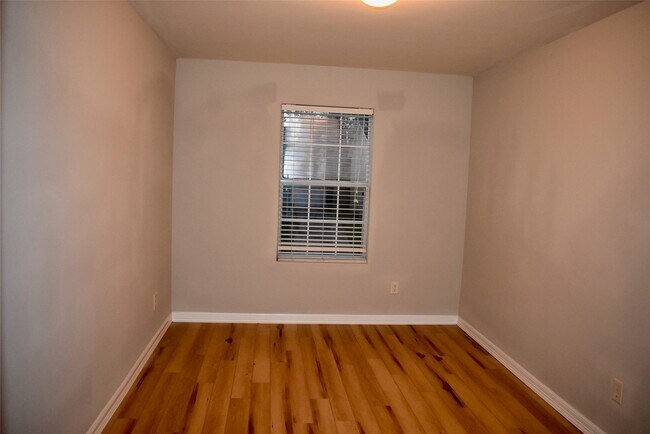 Building Photo - 410 Laurel Sage Dr
