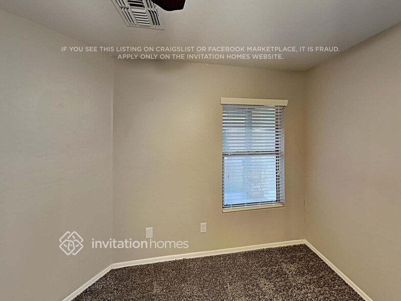 Building Photo - 1283 E Christopher St