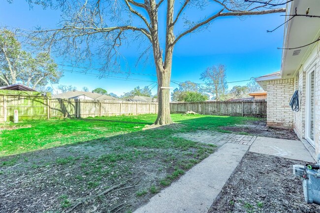 Building Photo - 15006 Wellman Ln