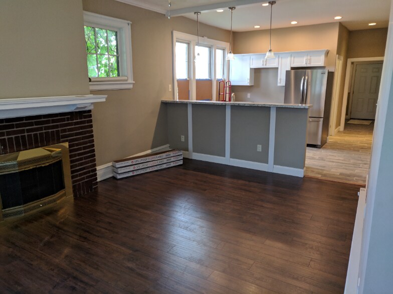 Building Photo - 72 William St