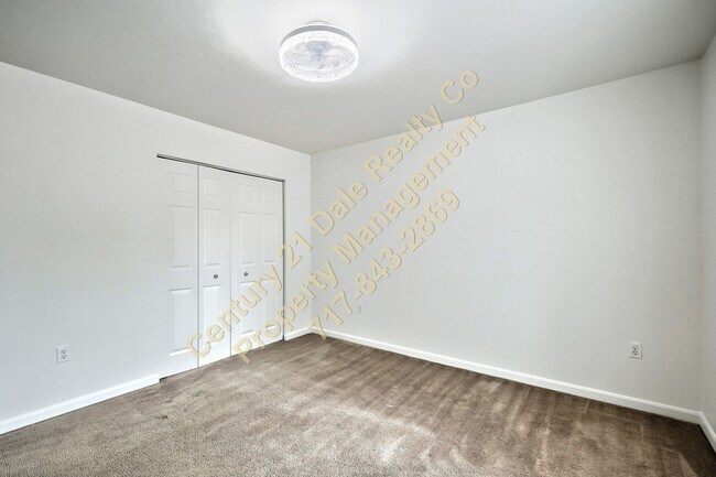 Building Photo - Large 2 Bedroom 1 Bath All One Level Apartment in Hellam PA