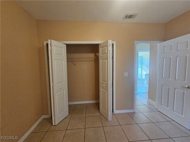 Building Photo - 1105 Florence St E