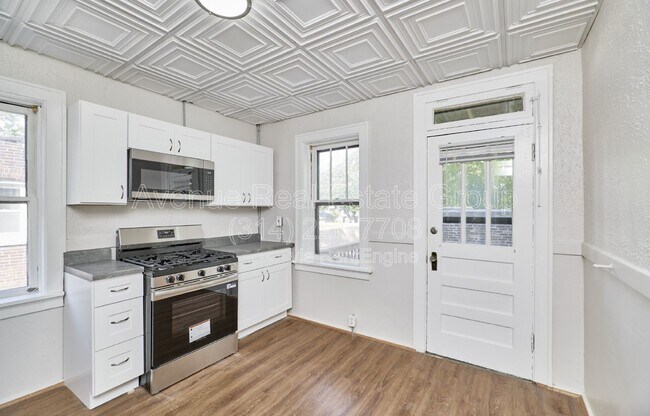 Building Photo - 5021 Ray Ave
