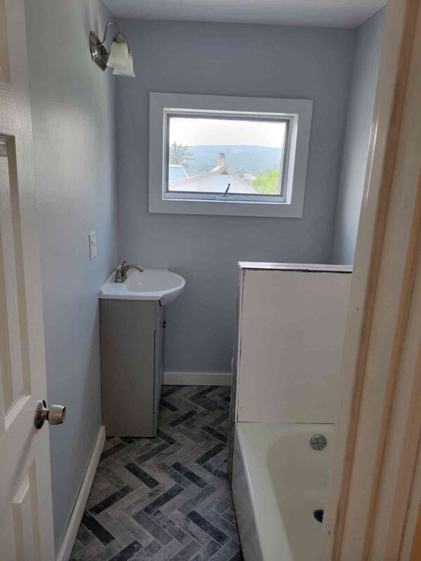 Building Photo - 1341 Adams Ave