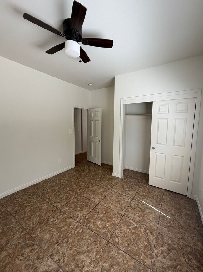 Building Photo - 118 Emerald Isle Way