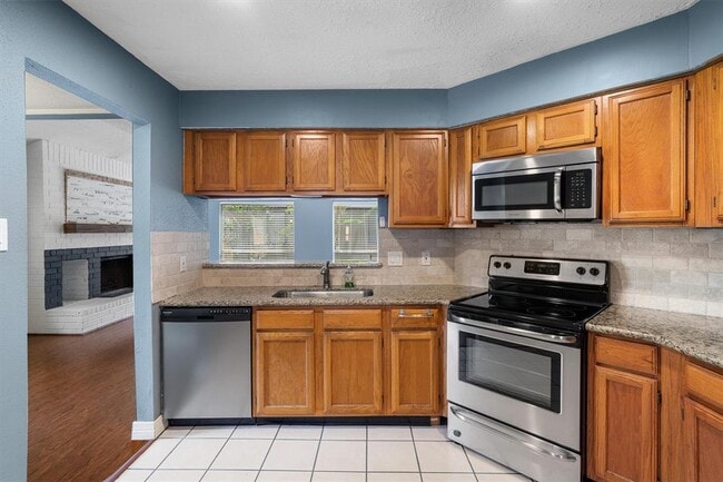 Building Photo - 2790 Wood Hollow Dr