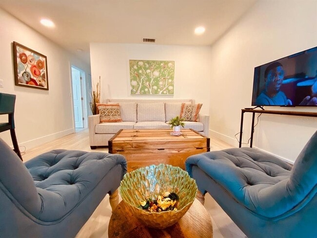 Building Photo - 415 Mapleway