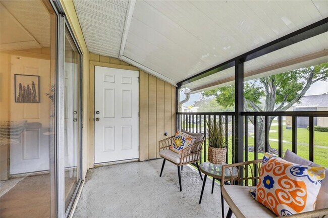 Building Photo - 3812 N Oak Dr