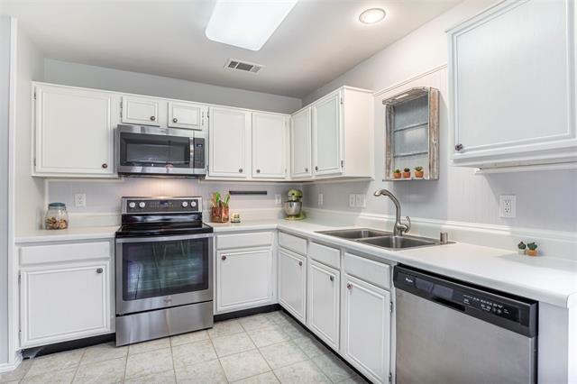 Building Photo - 10964 Quest Dr