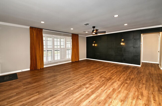 Building Photo - ALAMO HEIGHTS SCHOOL DISTRICT CONDO