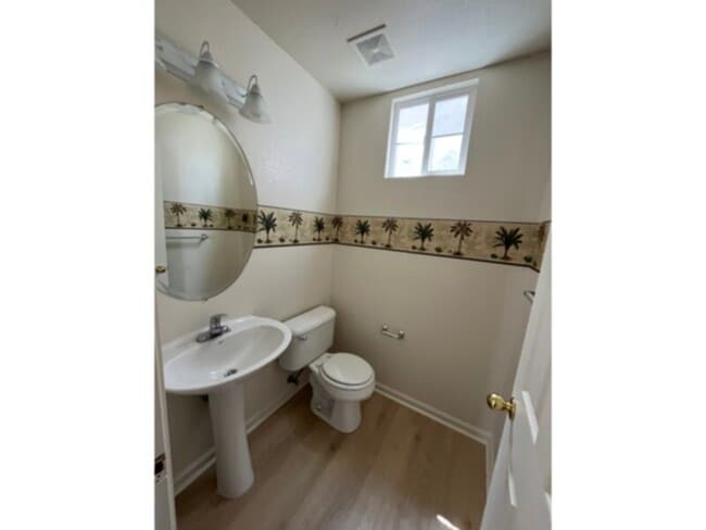 Building Photo - 4-Bedroom, 2.5 Bath