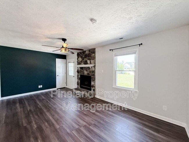 Building Photo - 1690 Clairborne Dr