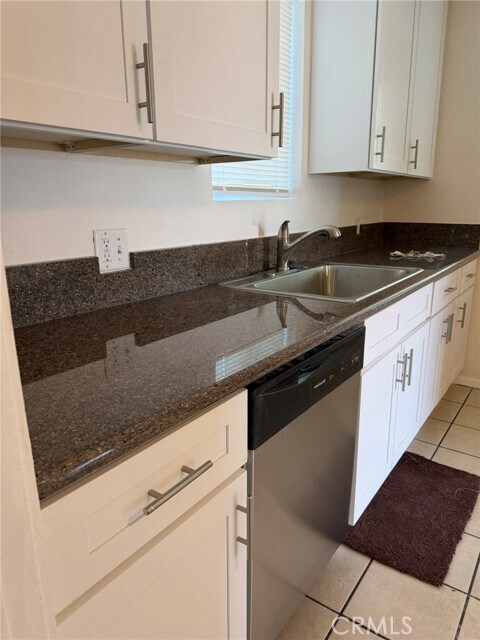 Building Photo - 44527 Date Ave