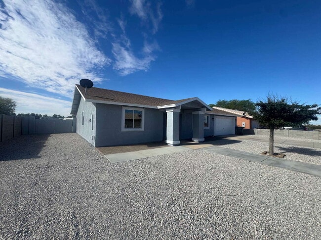 Building Photo - "Newly Renovated 4-Bedroom, 2 Bathroom Home in Yuma!"
