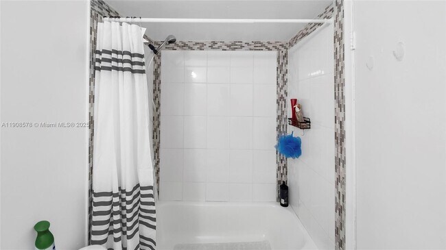 Building Photo - 4200 NW 3rd Ct