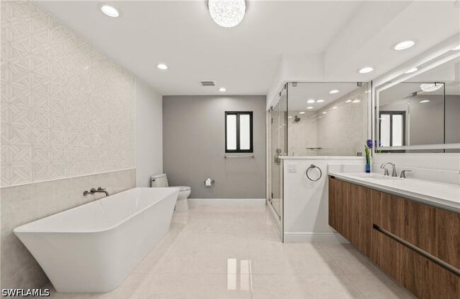 Building Photo - 2307 Queens Way