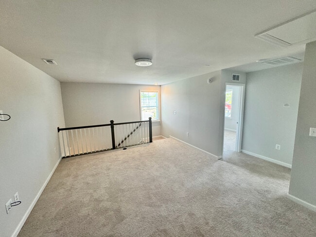 Building Photo - 701 Englewood Farms Dr