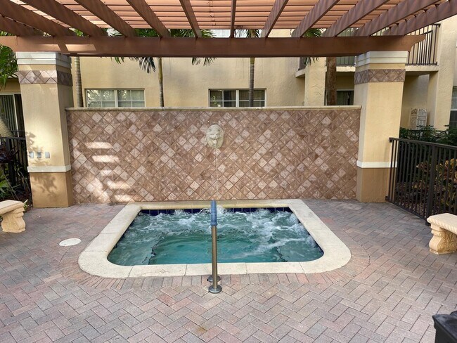 Building Photo - 1801 N Flagler Dr