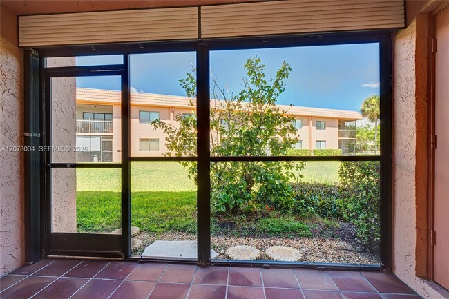 Building Photo - 231 Lakeview Dr