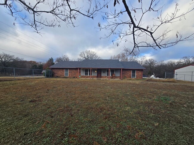 Building Photo - 4 bedroom 2 bath home in Seminole!