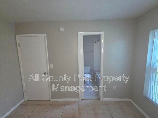 Building Photo - 709 Pineville Ln