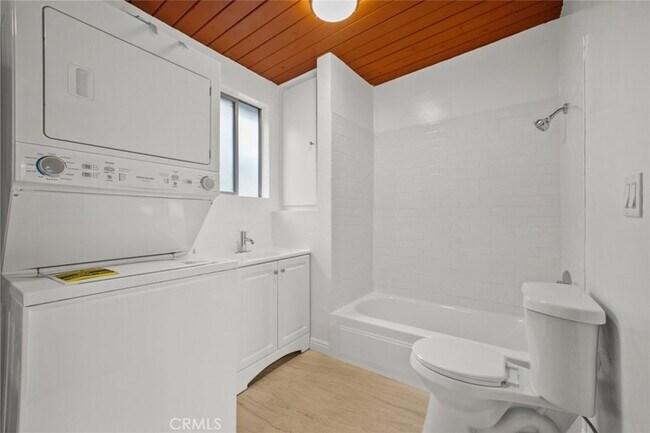 Building Photo - 2159 La Canada Crest Dr