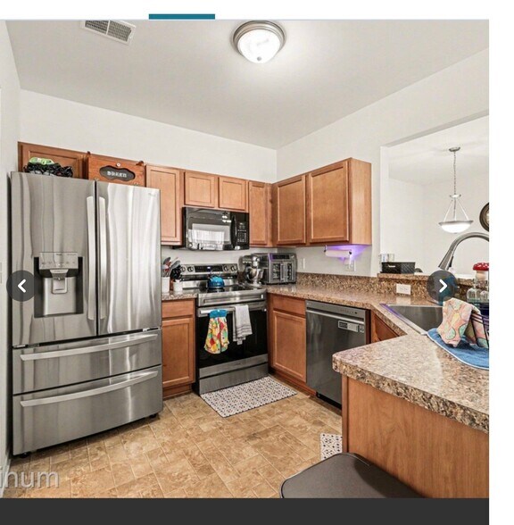 Building Photo - 28218 S Pointe Ln