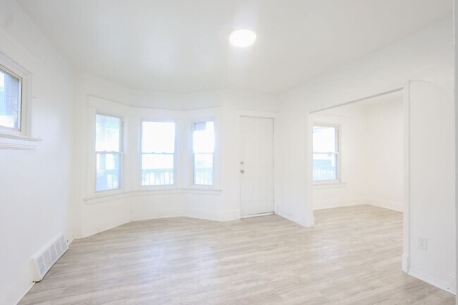 Building Photo - 2761 E 120th St