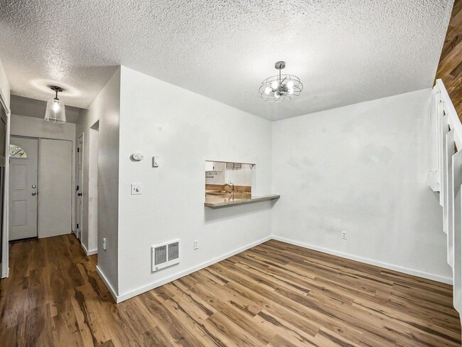 Building Photo - Spacious 2-Story Condo in a Quiet, Well-Located Community!