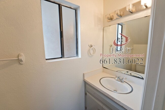 Building Photo - SW-3 bedrooms 2.5 baths condo