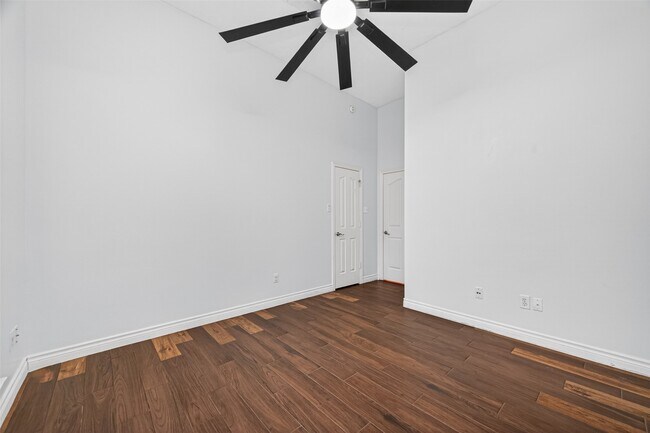Building Photo - 23914 Glengate Dr