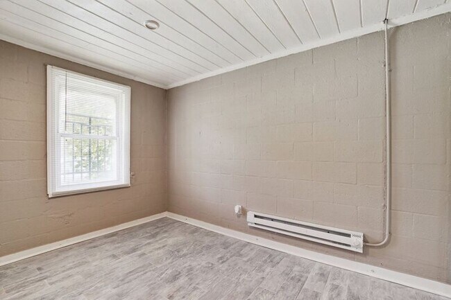 Building Photo - 1514 N Hyde Park Ave