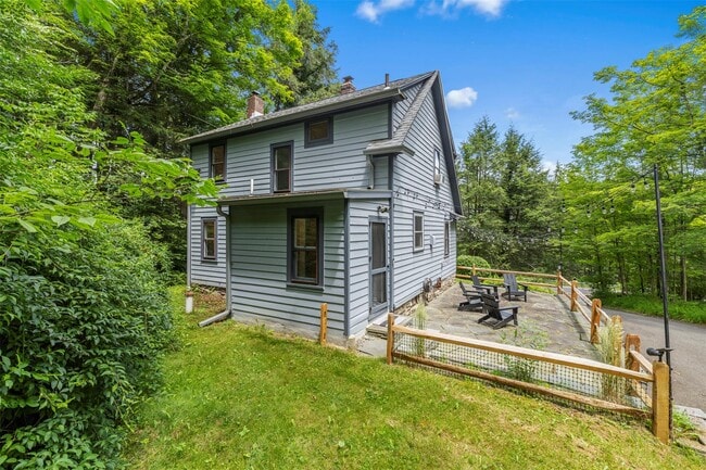 Building Photo - 1025 Sawkill Rd