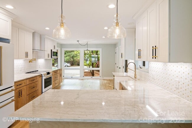 Building Photo - 449 Windward Dr