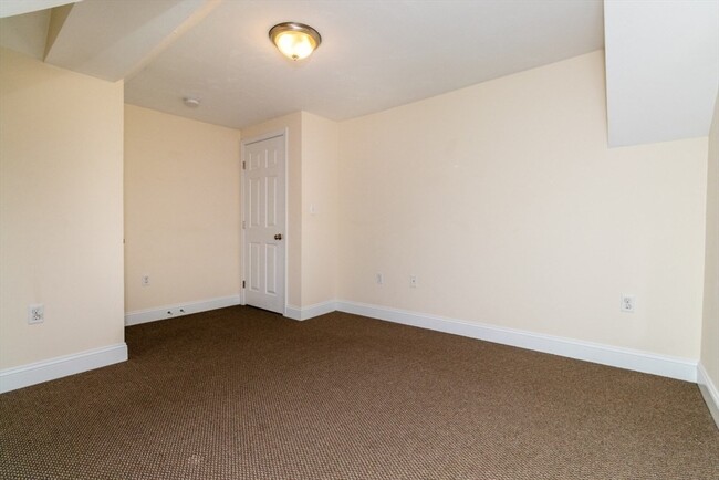 Building Photo - 15 Buckingham St