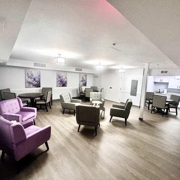 Building Photo - 235 Pond St